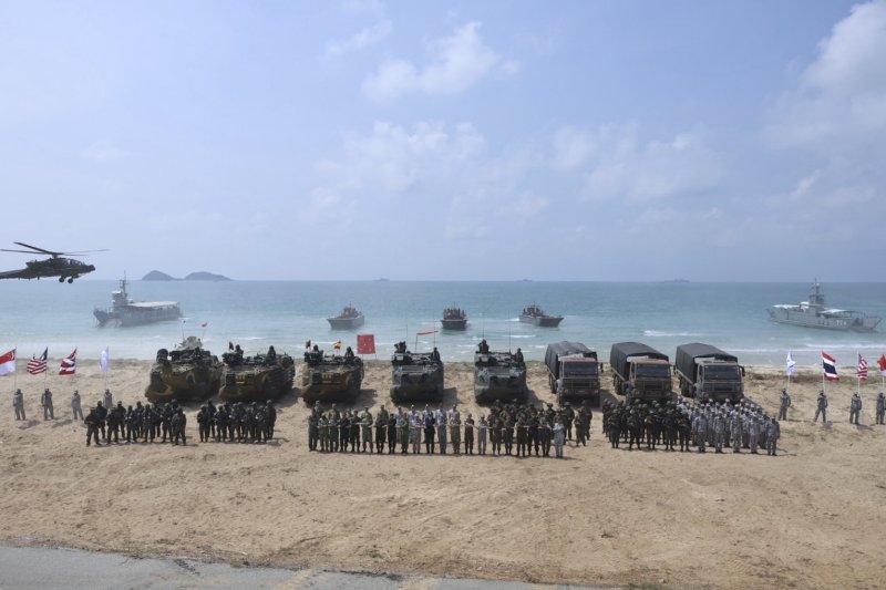 해병대가 지난 2월 23일부터 3월 6일까지 태국 일대에서 미국, 태국 등 10개국과 함께 코브라골드 연합훈련에 참가했다고 6일 밝혔다. 코브라골드 훈련에 참가한 장병들이 태국 핫야오 해안에서 기념 촬영하고 있다.해병대사령부 제공