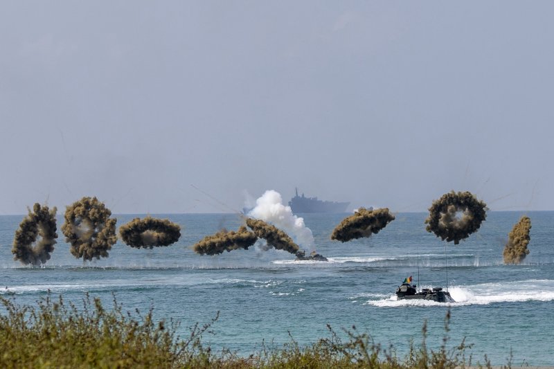 해병대는 지난 2월 23일부터 3월 6일까지 태국 일대에서 미국, 태국 등 10개국과 함께 코브라골드 연합훈련에 참가했다고 6일 밝혔다. 한국, 태국 해병대 상륙장갑차가 태국 핫야오 해안에서 연합예정파를 편성하여 해안에 상륙하고 있다. 해병대사령부 제공