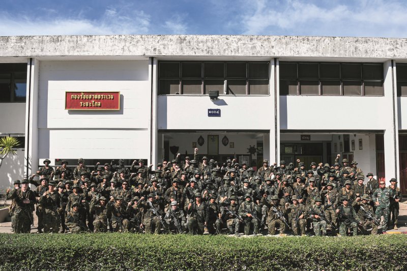 해병대는 지난 2월 23일부터 3월 6일까지 태국 일대에서 미국, 태국 등 10개국과 함께 코브라골드 연합훈련에 참가했다고 6일 밝혔다. 코브라골드 훈련에 참가한 한, 미, 태 장병들이 정글수색 훈련 종료 후 기념 촬영하고 있다. 해병대사령부 제공