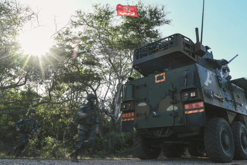해병대는 지난 2월 23일부터 3월 6일까지 태국 일대에서 미국, 태국 등 10개국과 함께 코브라골드 연합훈련에 참가했다고 6일 밝혔다. 해병대 장병들이 핫야오 해안 일대에서 차륜형대공포 천호를 활용한 대상륙작전을 실시하고 있다. 해병대사령부 제공