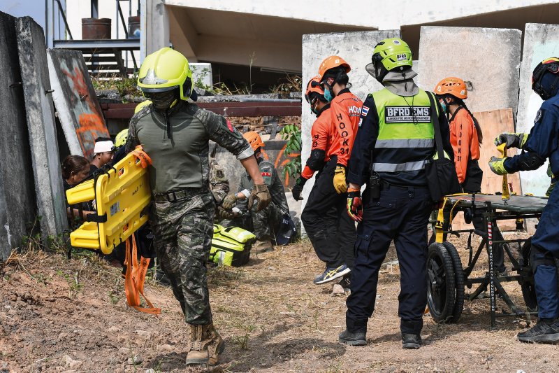 해병대는 지난 2월 23일부터 3월 6일까지 태국 일대에서 미국, 태국 등 10개국과 함께 코브라골드 연합훈련에 참가했다고 6일 밝혔다. 코브라골드 훈련에 참가한 다국적군 장병들이 재난발생에 의한 구조 및 복구훈련 등 인도적 민사활동을 하고 있다. 해병대사령부 제공