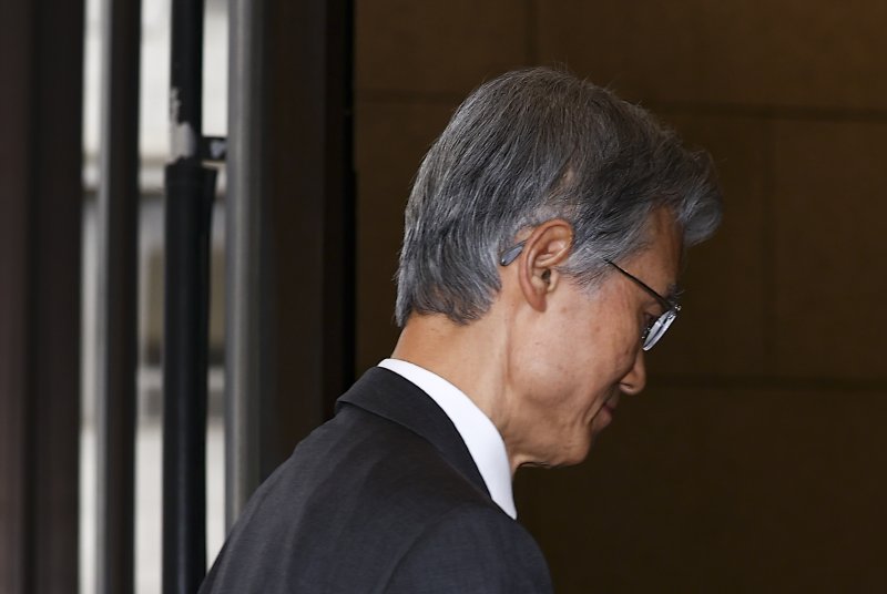 [서울=뉴시스] 김근수 기자 = 조희대 대법원장이 6일 서울 서초구 대법원으로 출근하고 있다. 이재명 대통령은 지난 5일 주재한 임시 국무회의에서 ‘사법개혁 3법’(법왜곡죄·재판소원제·대법관 증원) 공포안을 의결했다. 2026.03.06. ks@newsis.com