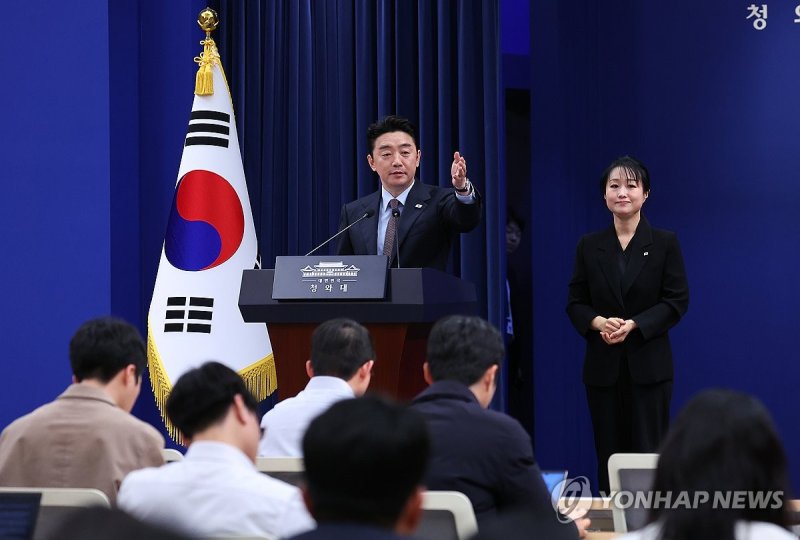 강훈식 비서실장, UAE 체류 국민 귀국 지원 및 원유 확보 관련 브리핑 (출처=연합뉴스)