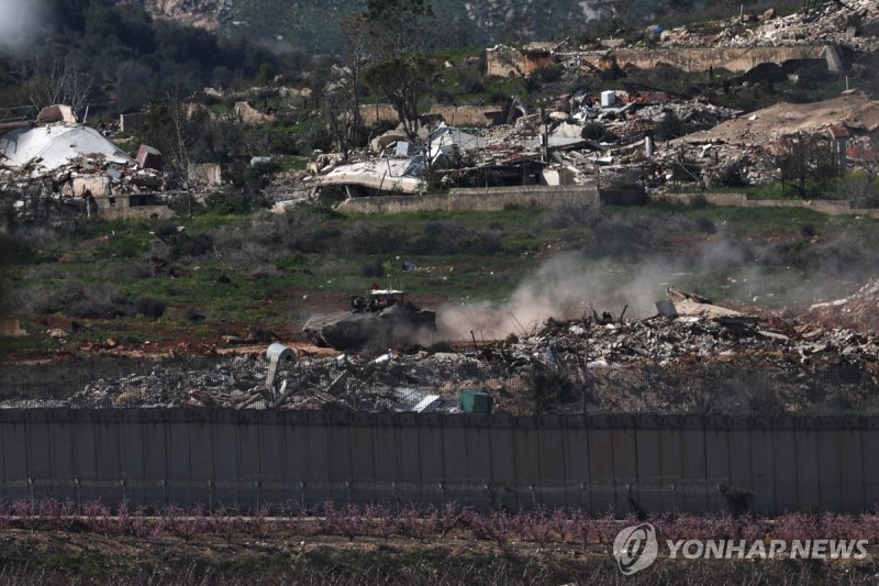 레바논 남부 지역에서 이스라엘 군용차량들이 이동하는 모습 (출처=연합뉴스)