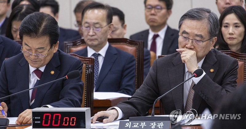 생각에 잠긴 조현 외교부 장관 (출처=연합뉴스)