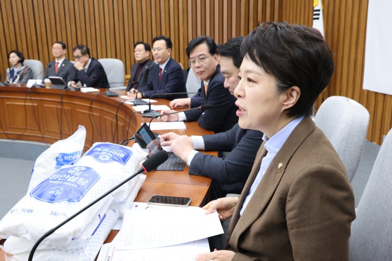 김은혜 국민의힘 의원이 3일 서울 여의도 국회에서 열린 원내대책회의에서 발언하고 있다. 2026.2.3 ⓒ 뉴스1 신웅수 기자