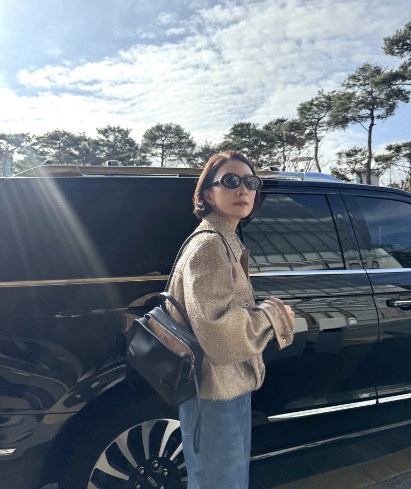 59세 김희애, 캐주얼룩 소화…일상도 화보같네