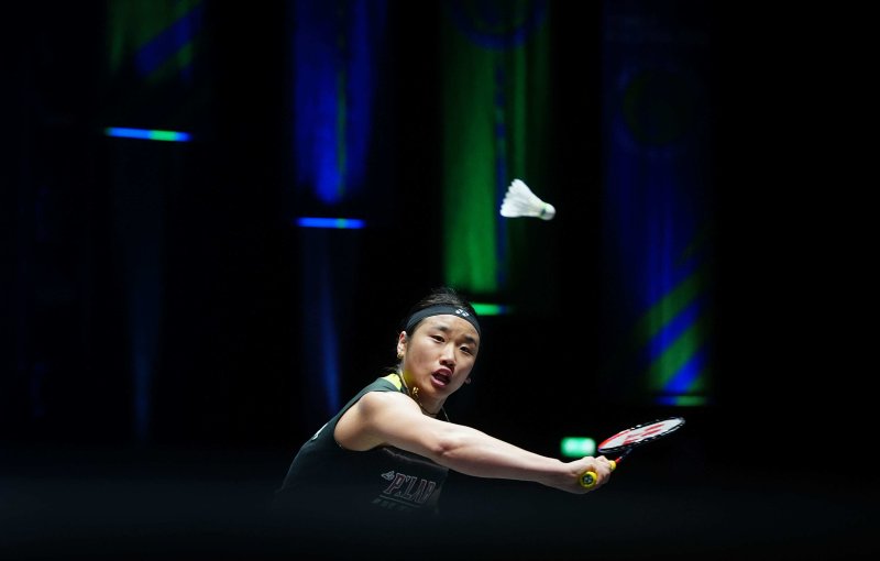 안세영이 6일(현지 시간) 영국 버밍엄 유틸리티 아레나에서 열린 2026 세계배드민턴연맹(BWF) 월드 투어(슈퍼 1000) 전영오픈 여자 단식 8강에서 푸트리 쿠수마 와르다니(인도네시아)와 경기하고 있다. 2연패를 노리는 안세영이 2-0(21-11 21-14)으로 승리하고 준결승에 올라 천위페이(중국)와 결승 진출을 다툰다.뉴시스