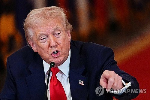 "You're Fired" 지난 5일(현지시간) 영국의 가디언에 따르면 트럼프 대통령은 이날 앤트로픽과의 관계를 끊었다며 “나는 앤트로픽을 해고했다. 그들은 그런 일을 해서는 안 됐다. 나는 그들을 개처럼 잘랐다”고 말했다. 이날 미국 국방부는 앤트로픽과 그 제품을 공급망 위험 업체로 지정했다. 사진=연합뉴스