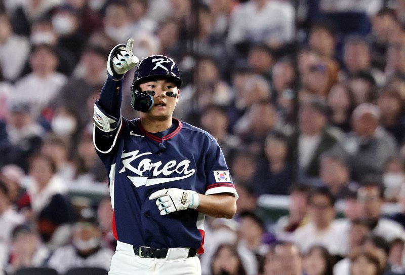 7일 오후 일본 도쿄돔에서 열린 2026 월드베이스볼클래식 C조 조별리그 대한민국과 일본의 경기. 대한민국 김주원이 8회말 2사 1,2루상황때 1타점 적시타를 친 뒤 세리머니하고 있다.뉴스1