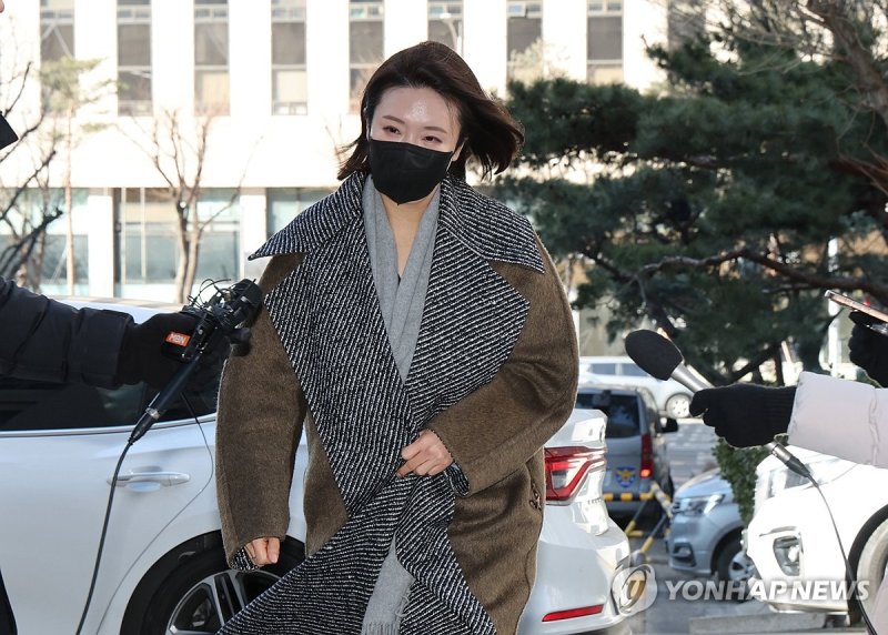 '김병기 공천헌금 관여 의혹' 동작구의회 부의장 경찰 출석 (출처=연합뉴스)