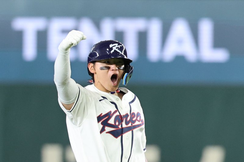 [도쿄=뉴시스] 권창회 기자 = 8일 일본 도쿄돔에서 열린 2026 WBC 조별리그 C조 3차전 한국과 대만의 경기, 8회말 2사 1루 한국 김도영이 1타점 동점 적시타를 친 뒤 포효하고 있다. 2026.03.08. kch0523@newsis.com /사진=뉴시스