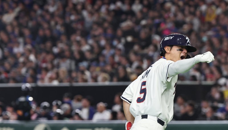 (도쿄=뉴스1) 구윤성 기자 = 8일 일본 도쿄돔에서 열린 2026 월드베이스볼클래식 조별리그 C조 대한민국과 대만의 경기. 대한민국 김도영이 6회말 1사 1루때 역전 투런홈런을 친 뒤 그라운드를 돌고 있다. 2026.3.8/뉴스1 /사진=뉴스1화상