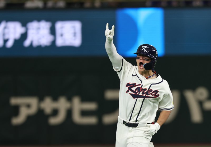 (도쿄=뉴스1) 구윤성 기자 = 8일 일본 도쿄돔에서 열린 2026 월드베이스볼클래식 조별리그 C조 대한민국과 대만의 경기. 대한민국 김도영이 6회말 1사 1루때 역전 투런홈런을 친 뒤 그라운드를 돌고 있다. 2026.3.8/뉴스1 /사진=뉴스1화상