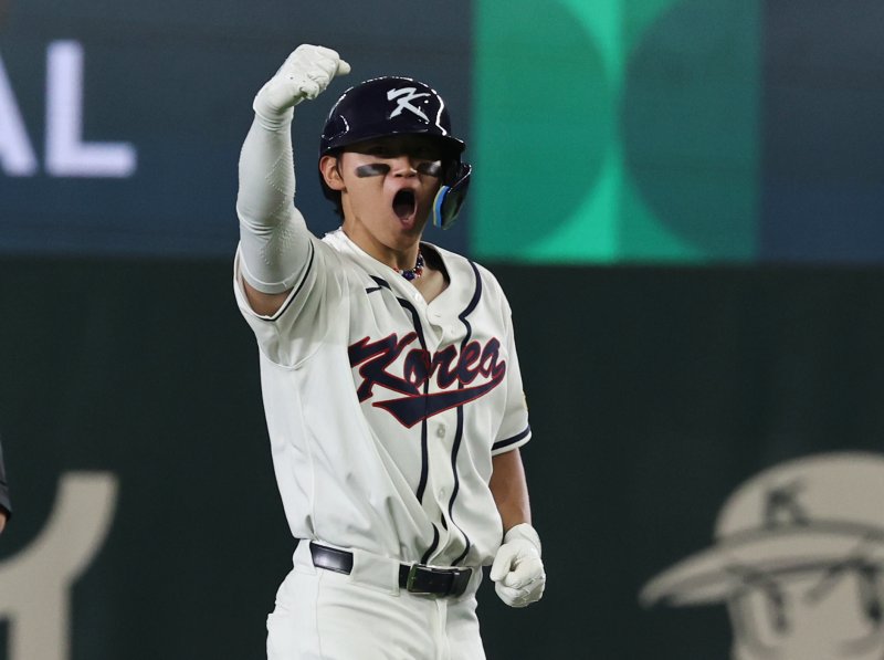 8일 일본 도쿄돔에서 열린 2026 월드베이스볼클래식 조별리그 C조 대한민국과 대만의 경기. 대한민국 김도영이 8회말 2사 1루 상황때 동점 2루타를 치며 환호하고 있다.뉴스1