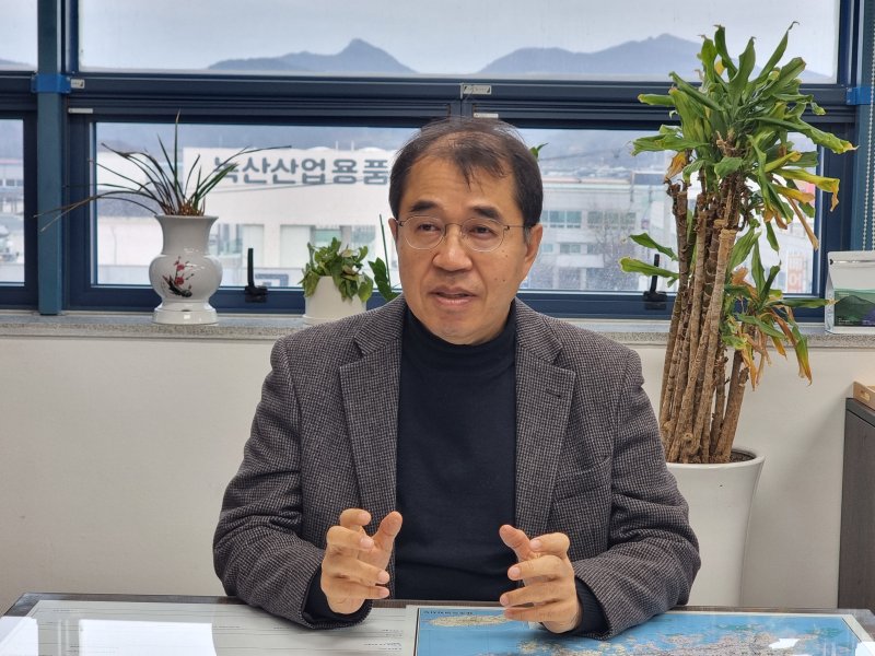 "수익·인력난에 처한 중소조선소... 함정 MRO 기회 삼아야" [K-조선해양... - 뉴스 썸네일 이미지