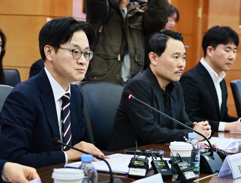 [서울=뉴시스] 김정관 산업통상부 장관이 25일 서울 서초구 KOTRA에서 열린 '석유화학 사업재편 승인기업 CEO 간담회'에서 발언하고 있다. (사진=산업통상부 제공) 2026.02.25. photo@newsis.com *재판매 및 DB 금지