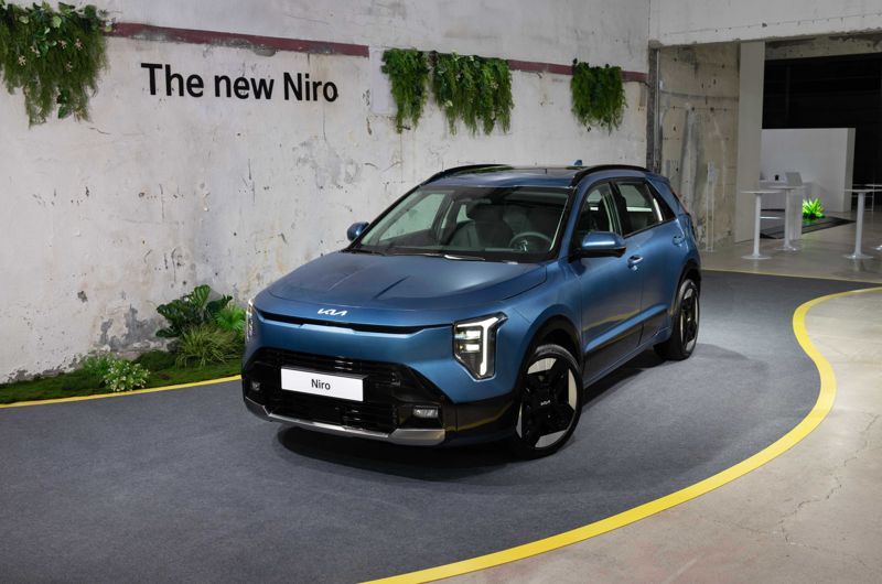 기아는 지난 9일 서울 마포구 레이어스튜디오 11에서 미디어 데이를 열고 '더 뉴 니로'의 사양 구성과 가격을 공개했다. 사진은 기아 '더 뉴 니로' 모습. 기아 제공.