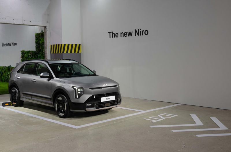 기아는 지난 9일 서울 마포구 레이어스튜디오 11에서 미디어 데이를 열고 '더 뉴 니로'의 사양 구성과 가격을 공개했다. 사진은 기아 '더 뉴 니로' 모습. 기아 제공.