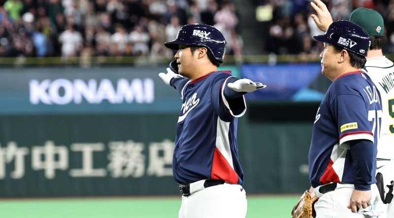 9일 일본 도쿄돔에서 열린 2026 WBC 조별리그 C조 4차전 대한민국과 호주의 경기. 5회초 2사 2루 한국 문보경이 1타점 적시타를 치고 세리머니를 하고 있다.연합뉴스