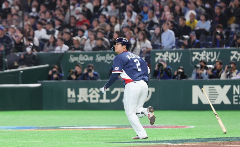 9일 일본 도쿄돔에서 열린 2026 월드베이스볼클래식(WBC) C조 조별리그 최종전 대한민국과 호주의 경기. 5회초 2사 한국 문보경이 1타점 적시타를 치고 있다.연합뉴스