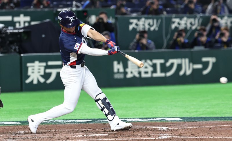 일본 도쿄돔에서 열린 2026 WBC 조별리그 C조 4차전 대한민국과 호주의 경기. 6회초 2사 3루 한국 김도영이 1타점 적시타를 치고 있다.연합뉴스