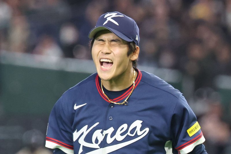 일본 도쿄돔에서 열린 2026 WBC 조별리그 C조 4차전 한국과 호주의 경기, 6회말 1사 1루 한국 박영현이 호주 화이트필드를 병살로 마무리한뒤 포효하고 있다.뉴시스