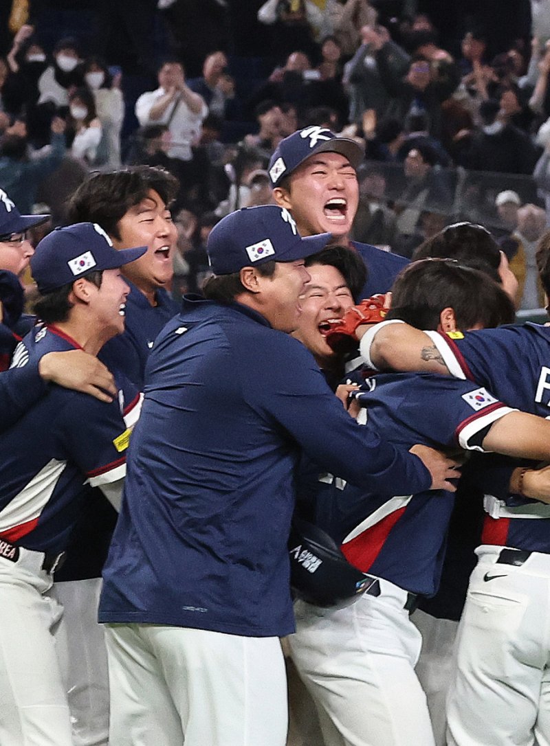 9일 일본 도쿄돔에서 열린 2026 월드베이스볼클래식(WBC) 조별리그 C조 대한민국과 호주의 경기, 7-2 승리로 8강 진출을 확정지은 대한민국 선수들이 환호하고 있다. 2026.3.9 ⓒ 뉴스1 구윤성 기자