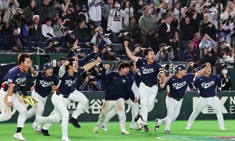9일 일본 도쿄돔에서 열린 2026 월드베이스볼클래식(WBC) 조별리그 C조 대한민국과 호주의 경기, 7-2 승리로 8강 진출을 확정지은 대한민국 선수들이 환호하고 있다. 2026.3.9 ⓒ 뉴스1 구윤성 기자