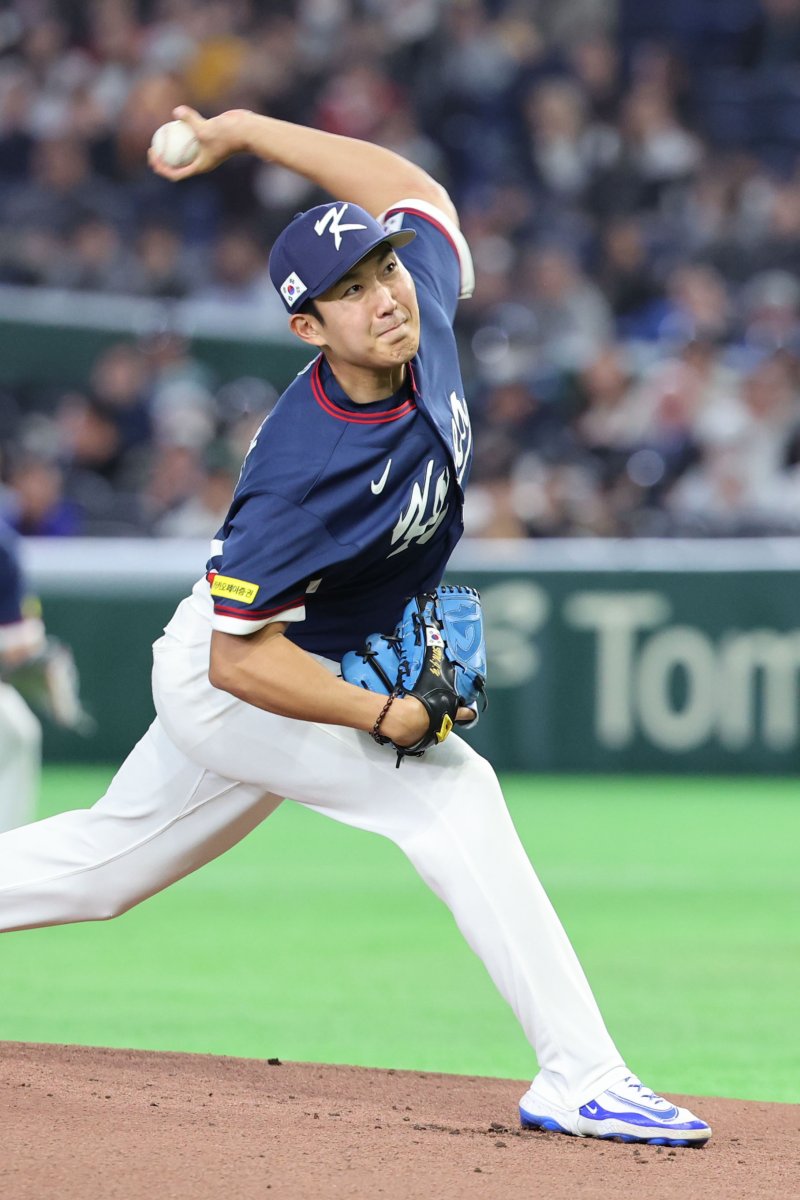 [도쿄=뉴시스] 권창회 기자 = 9일 일본 도쿄돔에서 열린 2026 WBC 조별리그 C조 4차전 한국과 호주의 경기, 1회말 한국 선발투수 손주영이 역투하고 있다. 2026.03.09. kch0523@newsis.com