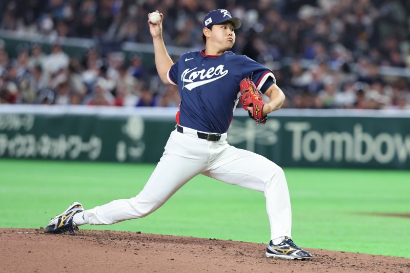 [도쿄=뉴시스] 권창회 기자 = 9일 일본 도쿄돔에서 열린 2026 WBC 조별리그 C조 4차전 한국과 호주의 경기, 4회말 한국 소형준이 역투하고 있다. 2026.03.09. kch0523@newsis.com