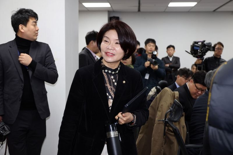 더불어민주당 한정애 정책위의장이 10일 국회의원회관에서 열린 민주당 중동사태 경제 대응 태스크포스(TF) 1차 회의에 참석하고 있다. 사진=서동일 기자