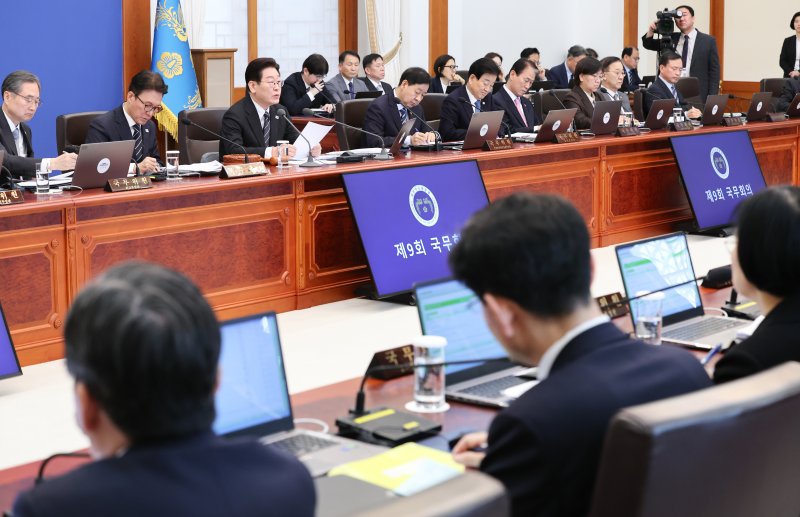 이재명 대통령이 10일 청와대에서 열린 국무회의에서 발언하고 있다. 청와대통신사진기자단