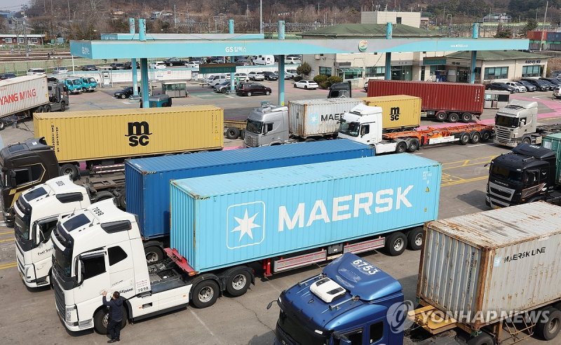 경윳값 폭등, 속타는 화물기사들 (출처=연합뉴스)