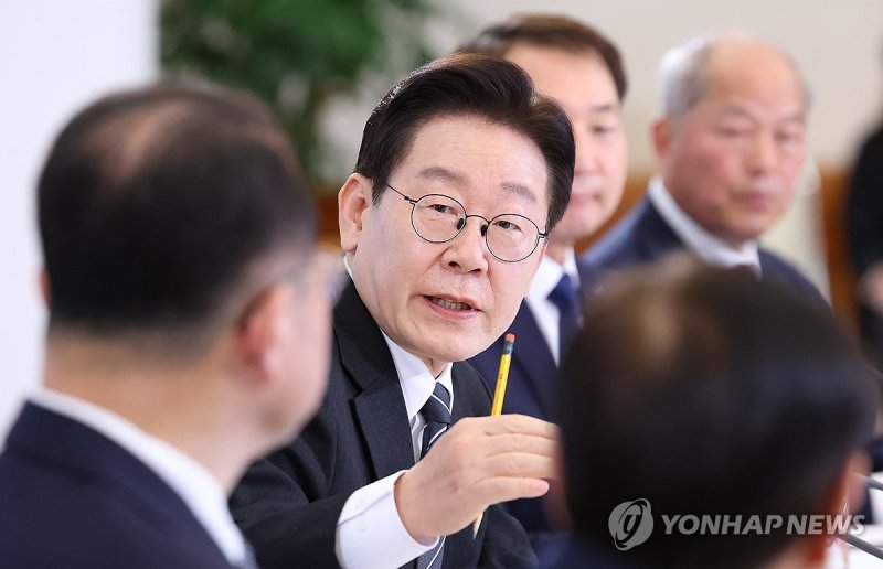 질문하는 이재명 대통령 (출처=연합뉴스)