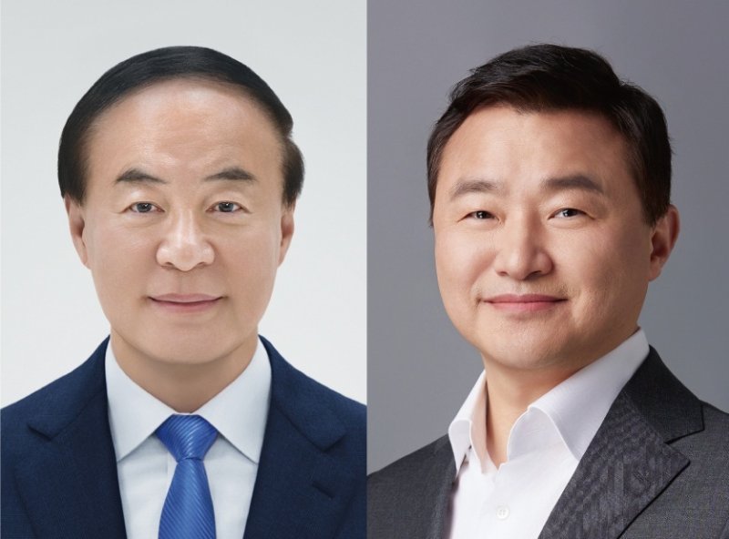 전영현 삼성전자 디바이스솔루션(DS) 부문장 부회장(왼쪽)과 노태문 디바이스경험(DX) 부문장 사장. 뉴스1