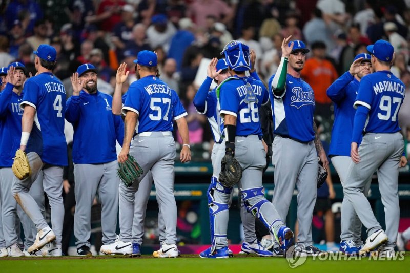 미국을 제압하고 기뻐하는 이탈리아 선수단.연합뉴스
