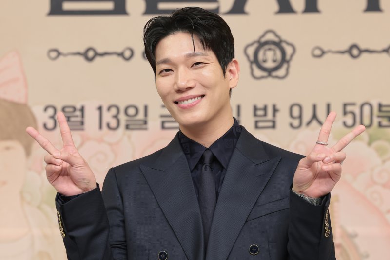 유연석 "배우로서 사활걸었다" 귀신 들린 '신이랑 법률사무소' 오픈(종합)