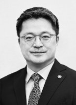 [차관 칼럼] '중동 파고' 맞서는 방파제