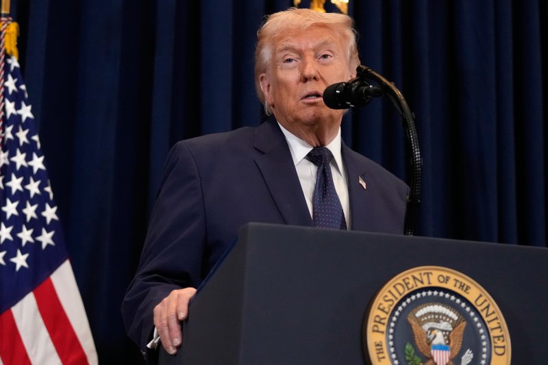 도널드 트럼프 미국 대통령이 지난 9일(현지 시간) 미국 플로리다주 도럴의 골프 리조트인 트럼프 내셔널 마이애미에서 기자회견을 하고 있다. 사진=뉴시스