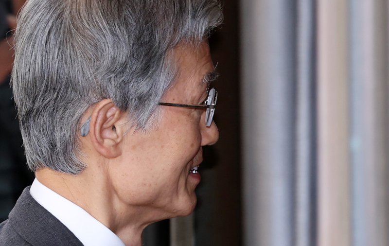 [서울=뉴시스] 이영환 기자 = 조희대 대법원장이 지난 11일 오전 서울 서초구 대법원으로 출근하고 있다. 2026.03.12. 20hwan@newsis.com