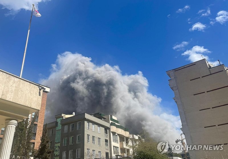 주이란한국대사관 인근 폭격 (출처=연합뉴스)