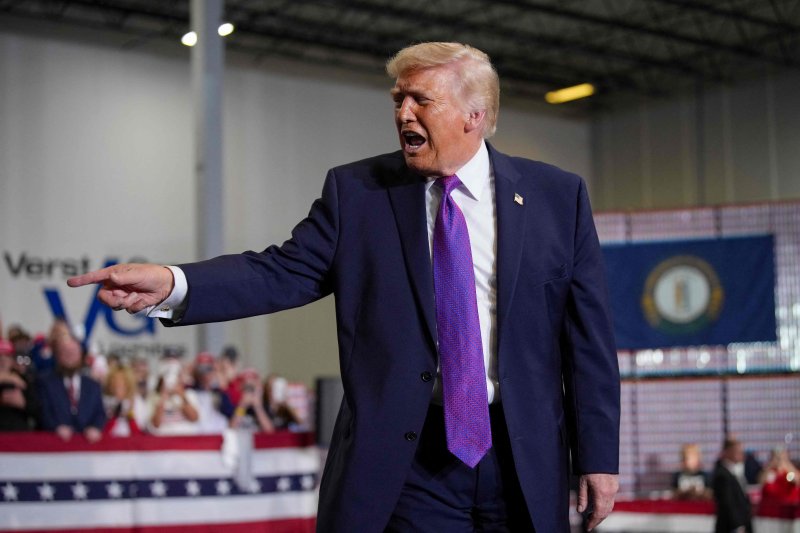 미국의 도널드 트럼프 대통령이 11일(현지시간) 미국 켄터키주 히브런의 공화당 집회에서 연설하고 있다.AFP연합뉴스