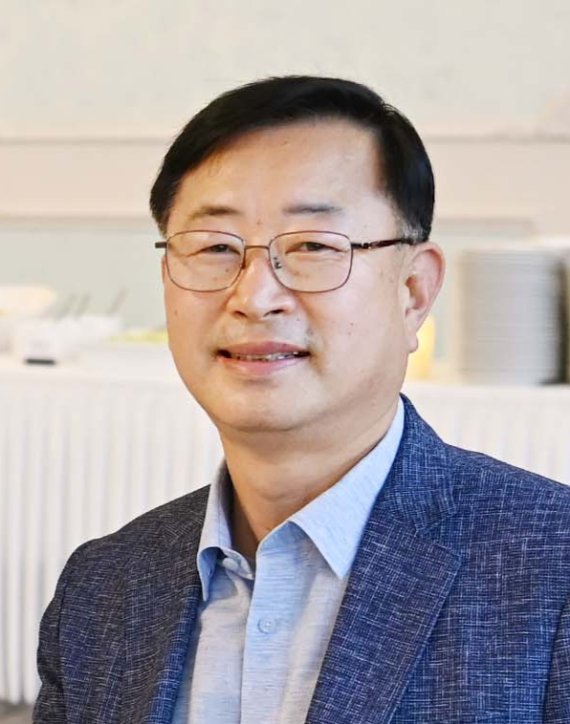 현) 정대건 한양대국방연구원방산사업총괄실장 / 전) 육군전력지원체계사업단단장(군무이사관) / 전) 육군시험평가단화력시험과장(예비역 대령)