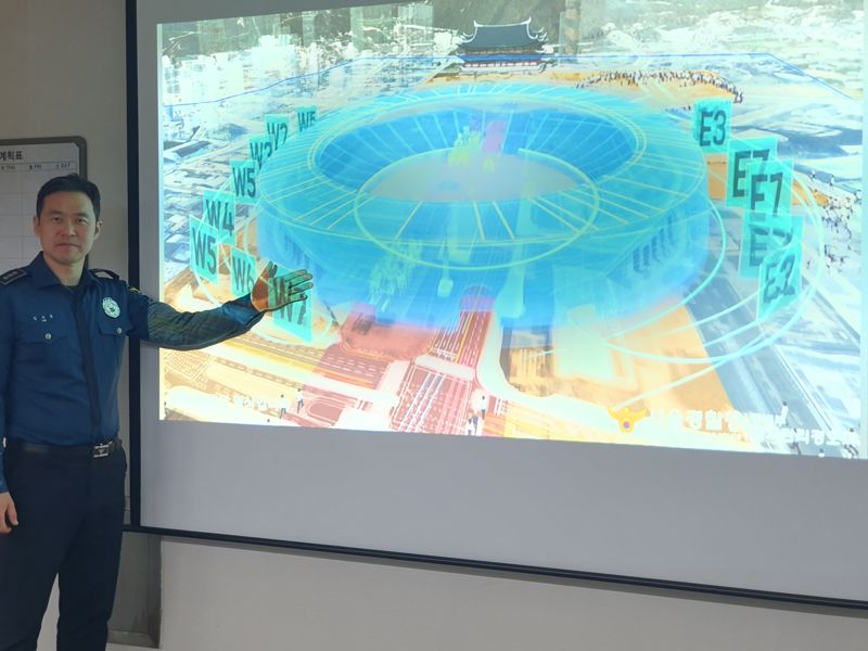 김지후 서울경찰청 위기관리계장이 광화문광장 BTS 공연을 앞두고 ‘가상 스타디움’ 방식의 인파 관리 계획을 설명하고 있다. 사진=최승한 기자
