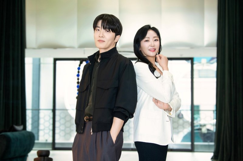가수 적재와 류이라 아나운서 (출처=연합뉴스)