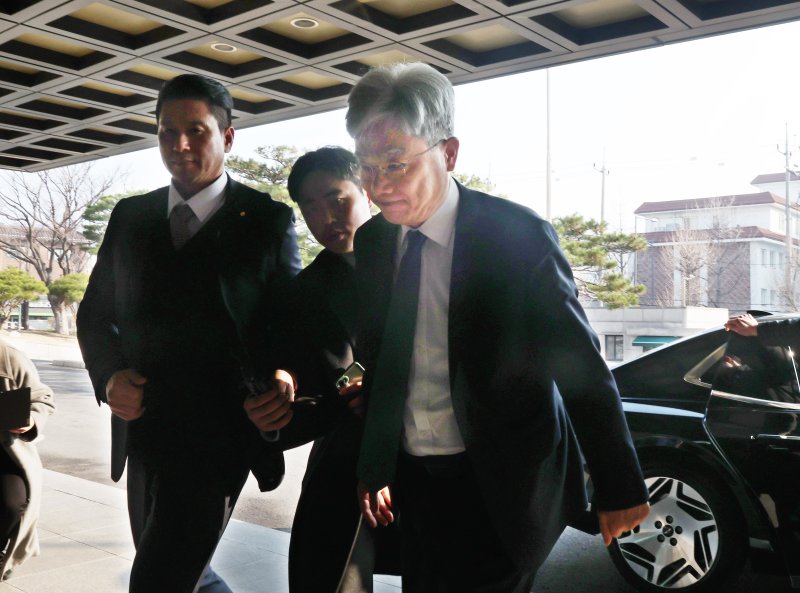 김상환 헌법재판소 소장이 12일 오전 서울 종로구 헌법재판소로 출근하고 있다.2026.3.12 ⓒ 뉴스1 김진환 기자