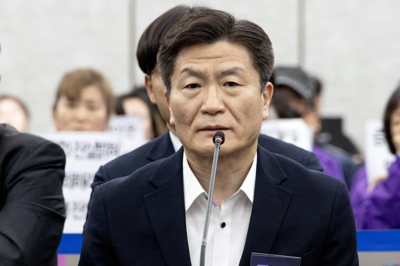 [서울=뉴시스] 박주성 기자 = 이임재 전 용산경찰서장이 12일 오전 서울 중구 은행회관에서 열린 10·29 이태원참사 진상규명 청문회에서 심문 질의에 답하고 있다. (공동취재). 2026.03.12. photo@newsis.com