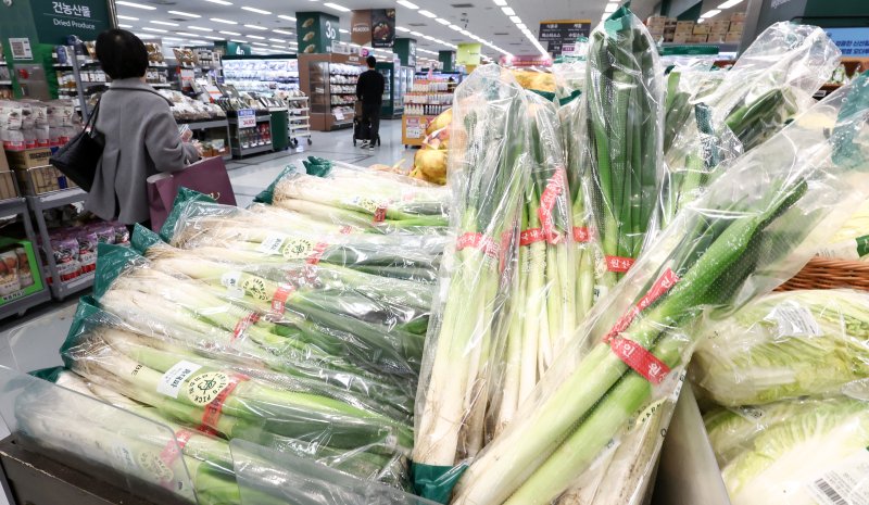 암초 만난 대형마트 새벽배송…전통시장과 '입장차'