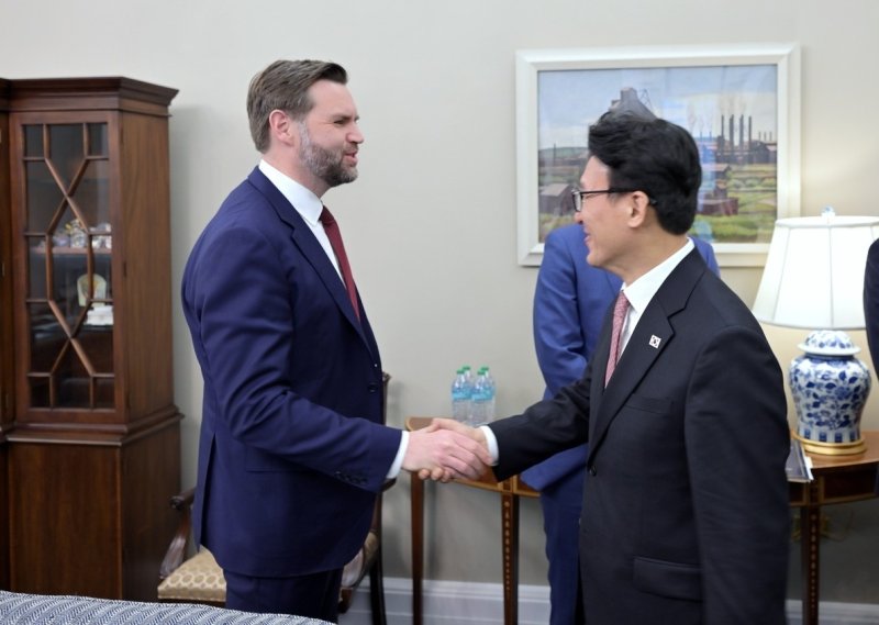 金총리, 美부통령에 "핵잠&middot;원자력 등 안보합의 조속 이행하자"(종합)